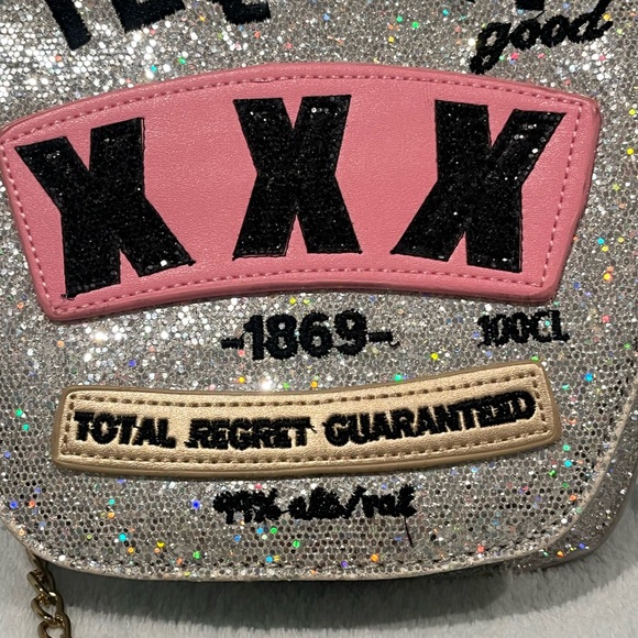 Sam Forever Tequila shaped purse. Silver sparkling with embroidery. Chain strap - Picture 2 of 13